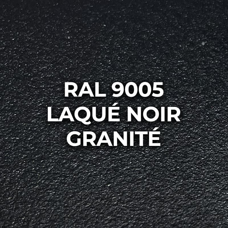 Gros plan d'un profil alu RAL 9005 laqué noir granité