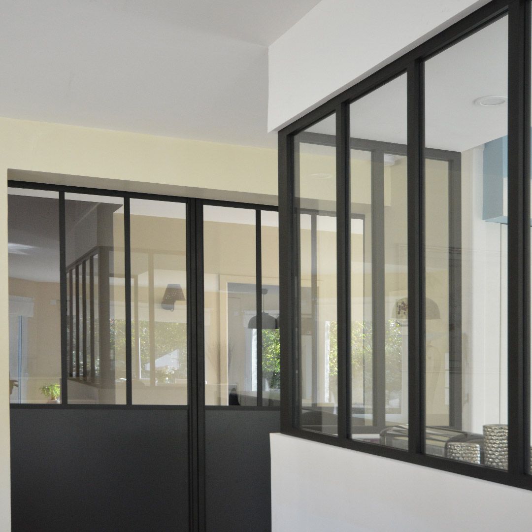 Double porte coulissante avec soubassement et verrière atelier d'angle